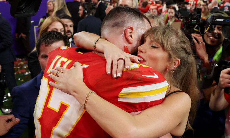 Swifties, run – NFL is selling a Kansas City Chiefs sequined wallet