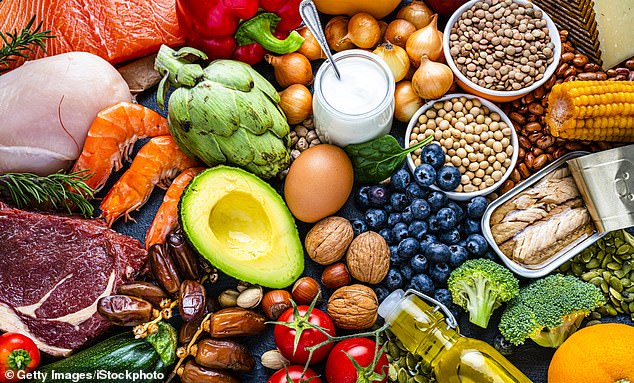 Top dementia expert reveals the two popular diets that could actually stop Alzheimer’s before it strikes, according to science