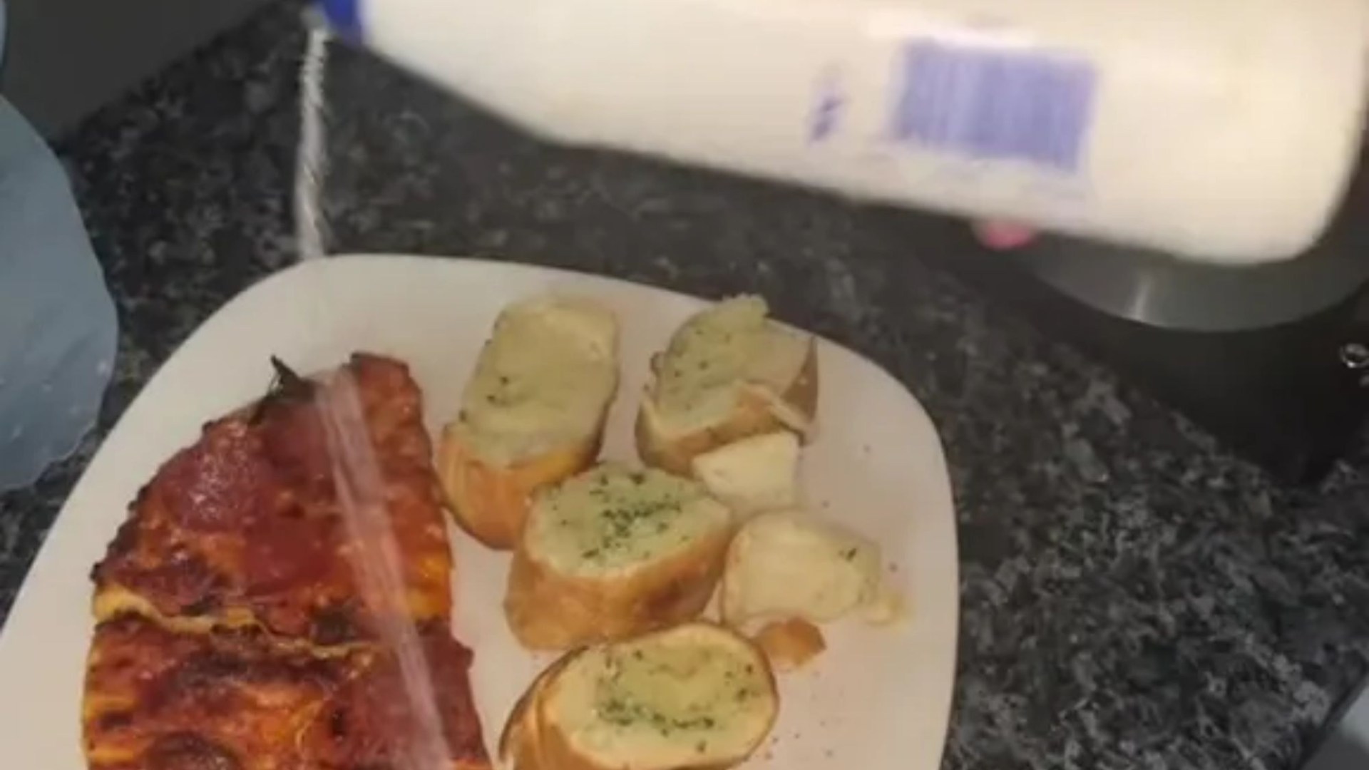 Trolls come for ‘single mom’ as she shares dinner and they all say the same thing