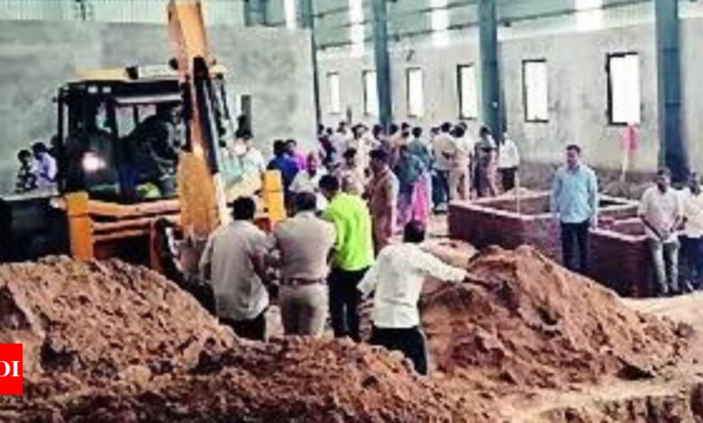 9 buried alive while mud caves at construction site in Mehsana – Times of India