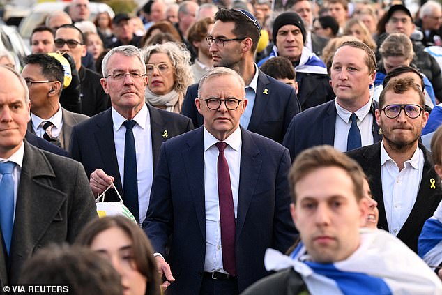 Anthony Albanese cheered and Peter Dutton cheered at Jewish vigils