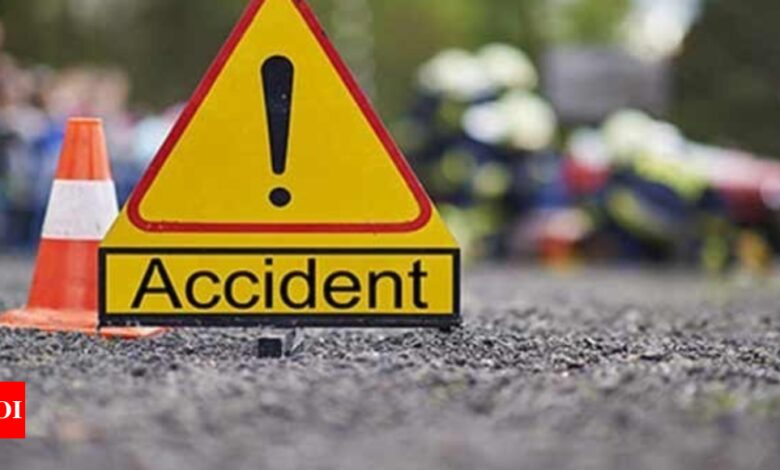 Four killed as ‘unknown’ vehicle crashes into two bicycles in Nalanda – Times of India