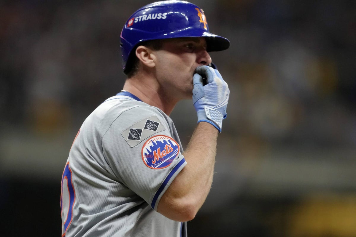 Howie Rose matches Pete Alonso’s home run moment and receives standing ovation from players