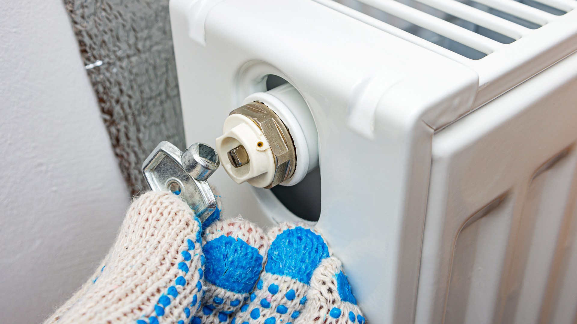 How you can save €550 on your energy bill by bleeding your radiators and 3 more tips