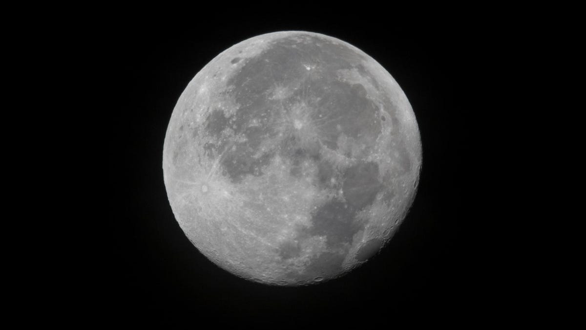 Tips and tricks to help you admire the moon in all its phases