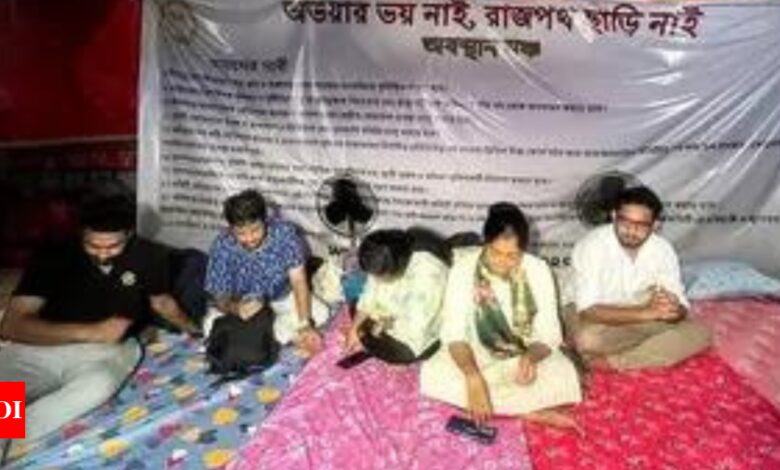 RG Kar helm: Junior doctors’ hunger strike continues for ninth day – Times of India