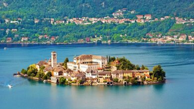 Orta is called Cinderella by the locals because ‘she is more beautiful than her big sister’. Orta is the Italian lake that is even more beautiful than Maggiore