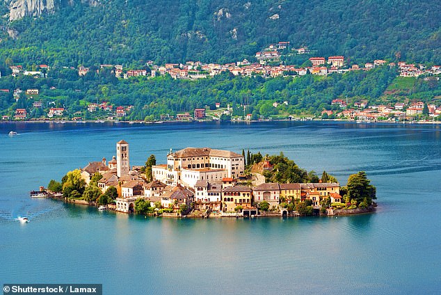 Orta is called Cinderella by the locals because ‘she is more beautiful than her big sister’. Orta is the Italian lake that is even more beautiful than Maggiore