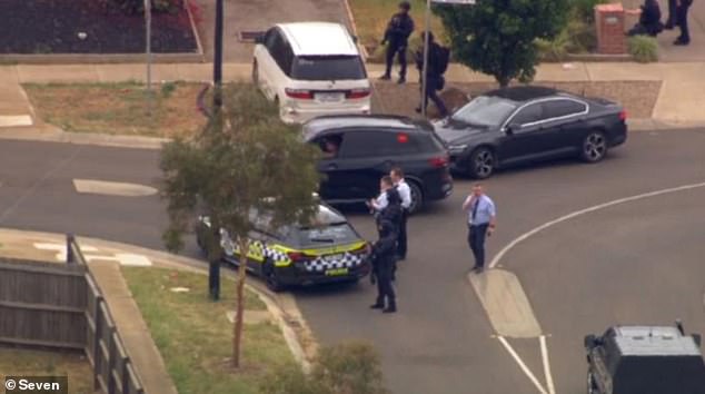 Police operation underway in Weir Views after shots were fired into Melbourne residential area, calling on residents to stay indoors