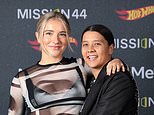 Chelsea star Sam Kerr has announced that she and fiancé Kristie Mewis are expecting a baby next year