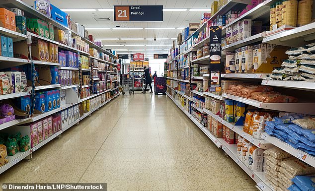 You’ve been shopping at supermarkets all wrong! Etiquette expert William Hanson reveals how to shop correctly and how to avoid the big trolley. Find out if YOU are guilty of it…