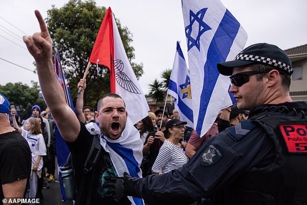 Tension flares at protest outside a Jewish synagogue in Melbourne