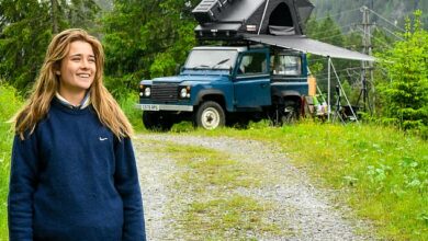 Maak kennis met de 22-jarige die een internetsensatie is geworden door het plaatsen van video’s van haar reizen met een 40-jarige Land Rover genaamd Blue Tit (zelfs clips van haar die de motor repareren worden duizenden keren bekeken)