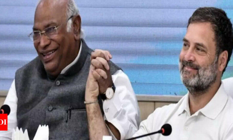 After the debacle in the Maharashtra polls, top Congress leaders meet in Delhi | India News – Times of India