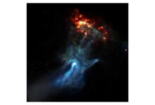 Chandra X-ray Observatory Spots Unusual Knots in Black Hole Jets