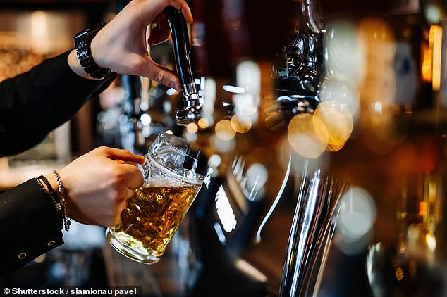 Dementia expert reveals at what age exactly you should stop drinking beer to prevent Alzheimer’s disease