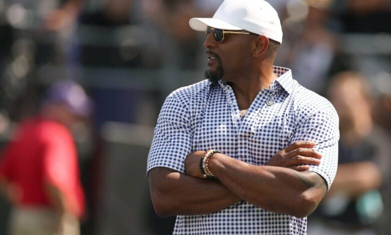 Ray Lewis wants a head coaching job at FAU, but Charlie Weis Jr. is still the leader: sources