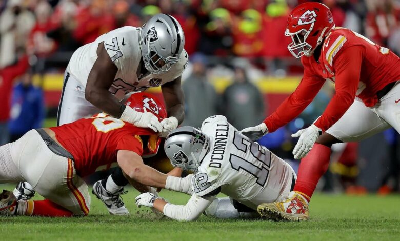 How the Raiders threw away a golden opportunity to beat the Chiefs in the final seconds