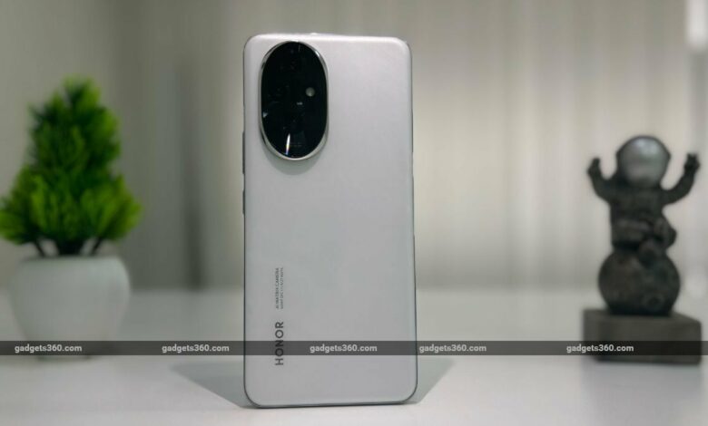 Honor 300 design, rear camera module spotted in leaked live images