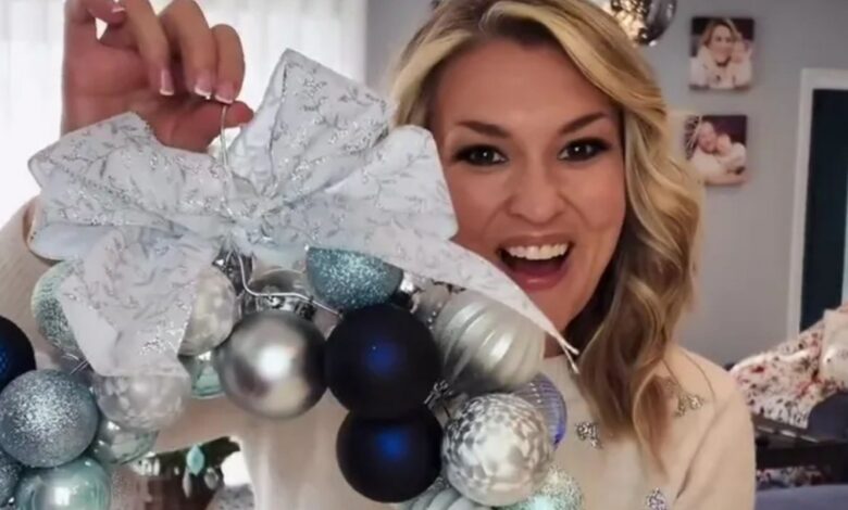 I made a baubles wreath in minutes – all you need is an old coat hanger