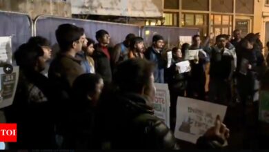 Indian students protest outside Oxford Union over Kashmir debate | India News – Times of India