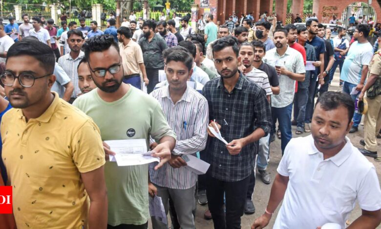 Over 5.59 lakh aspirants appearing for 4,002 vacancies of police officers in J&K | India News – Times of India