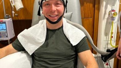 Pictured: Sir Chris Hoy undergoes life-saving chemotherapy for deadly prostate cancer while wearing a handy device