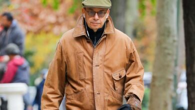 Rarely seen ’80s movie star goes unrecognizable as he walks through New York after shunning fame