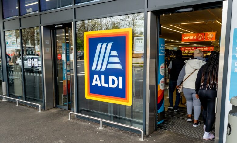 Shoppers rush to Aldi to bag ‘divine’ £13 XL candle just in time for Christmas