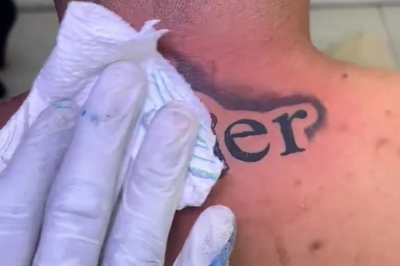 Tattoo fan leaves people in hysterics with ‘dad’ ink