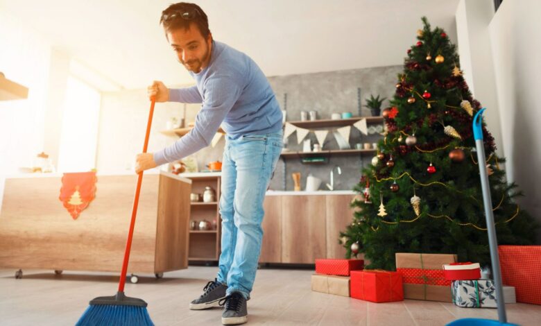 The Reverse Santa cleaning rule used by professionals to make Christmas a breeze