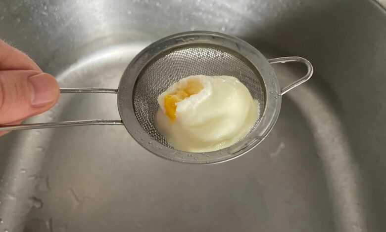 This 1 minute microwave poached egg is my new breakfast