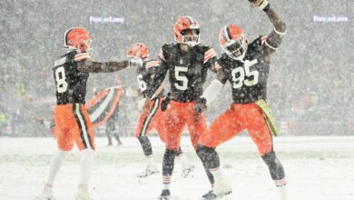 Browns show resilience and poise in powering out blizzard win over Steelers