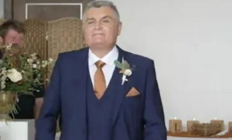 Watch the father of the bride proudly walk down the aisle, but can you spot his mistake?