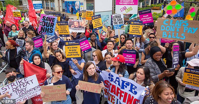 Wes Streeting must stop the exodus of nurses from the NHS or Labour’s healthcare plans will be ‘impossible to deliver’, experts say