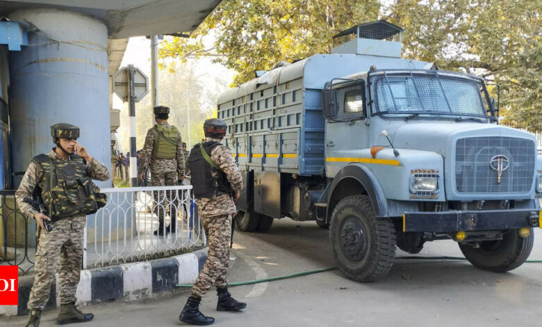 Woman hit by grenade attack at Srinagar market dies – Times of India