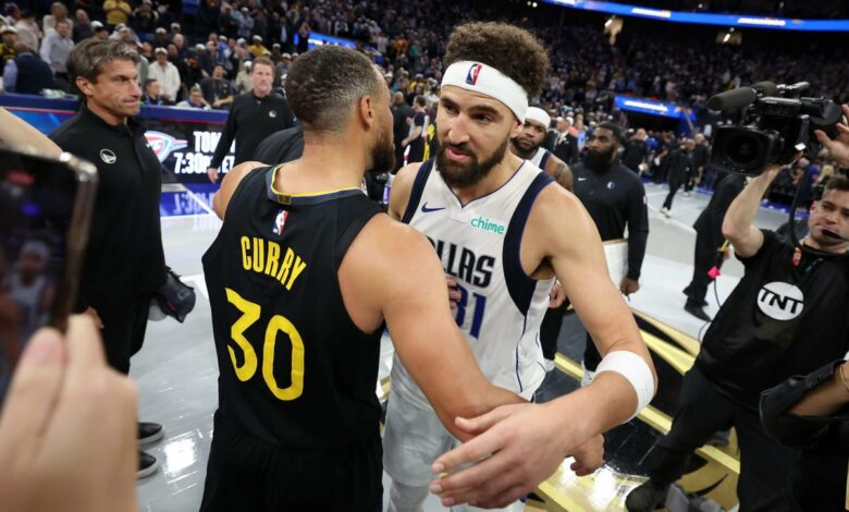 Klay Thompson wanted a quiet Warriors homecoming, but a warm hug could help heal wounds