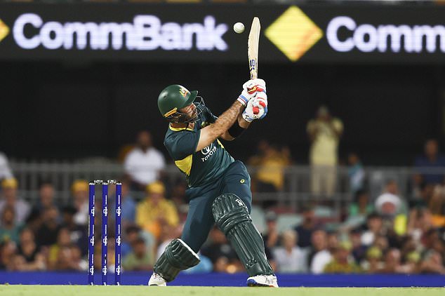 Glenn Maxwell’s power-hitting and Australia’s fast bowlers flatten Pakistan as the home side bounce back from ODI defeat in the rain-shortened T20