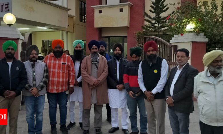 Farmers brief Ambala SP on peaceful march plan in Delhi | India News – Times of India